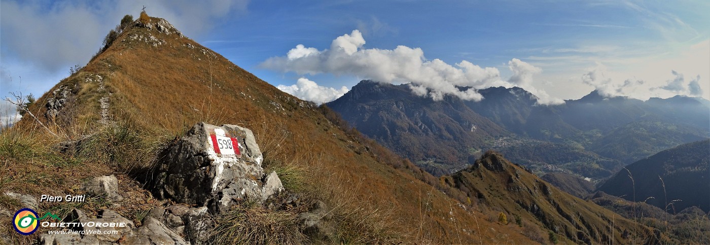 36 Vista panoramica dalla selletta (1280 m ) sulla Val Serina.jpg